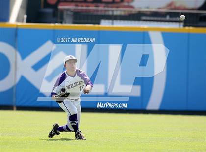Thumbnail 1 in Big Sandy vs. Muenster (UIL 2A Final) photogallery.