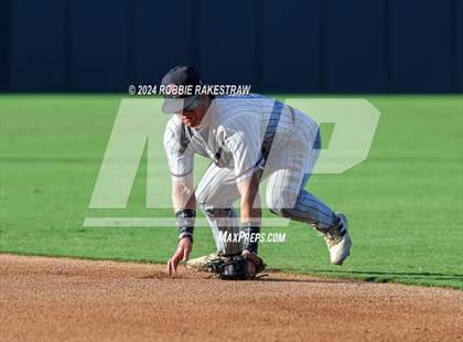 Thumbnail 3 in Grapevine vs. Rouse (UIL 5A Baseball Semifinal) photogallery.