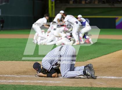Thumbnail 1 in Grapevine vs. Rouse (UIL 5A Baseball Semifinal) photogallery.