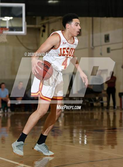 Thumbnail 1 in St. Patrick-St. Vincent vs. Jesuit (Father Kelly Tribute) photogallery.
