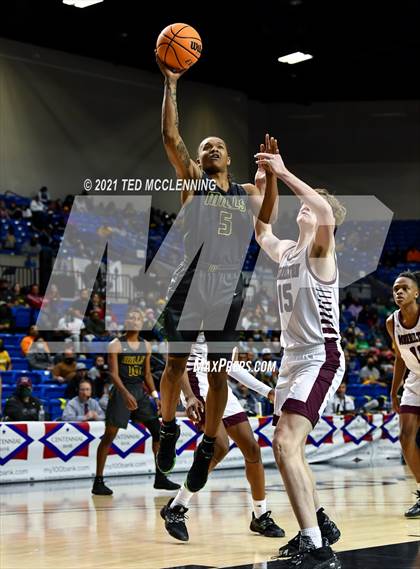 Thumbnail 2 in Morrilton vs. Mills University Studies (AAA 4A Final) photogallery.