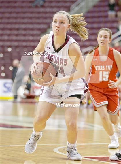 Thumbnail 2 in Peters Township vs. Garnet Valley (PIAA 6A Championship) photogallery.