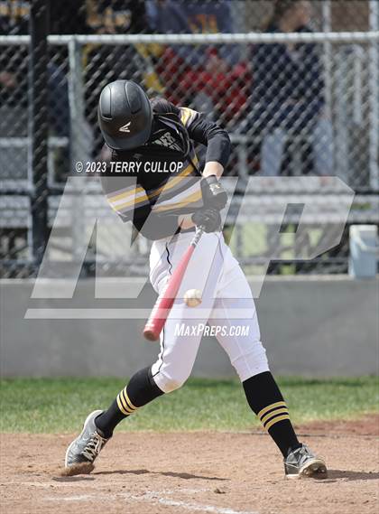 Thumbnail 2 in Emery vs. Summit Academy (UHSAA 3A Round 1) photogallery.