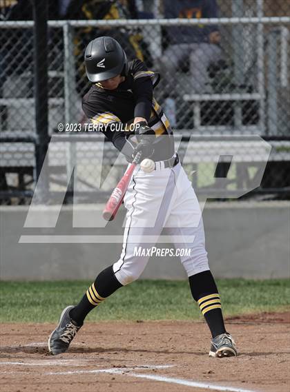 Thumbnail 2 in Emery vs. Summit Academy (UHSAA 3A Round 1) photogallery.