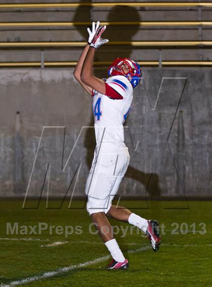 Thumbnail 2 in Buchanan vs. Clovis East photogallery.