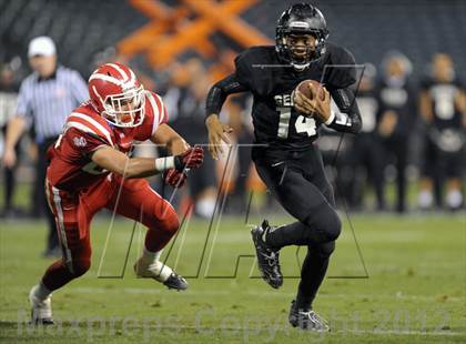 Thumbnail 1 in Servite vs. Mater Dei photogallery.