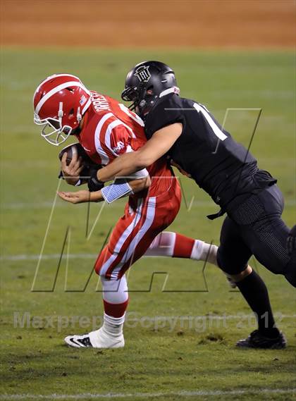 Thumbnail 1 in Servite vs. Mater Dei photogallery.