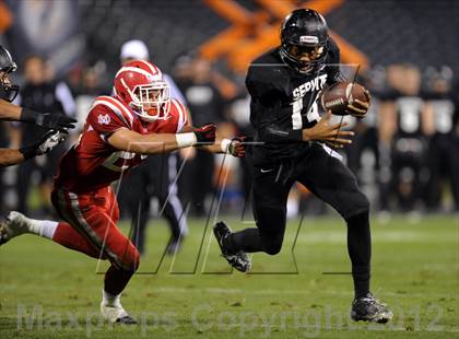 Thumbnail 3 in Servite vs. Mater Dei photogallery.