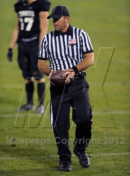 Thumbnail 3 in Servite vs. Mater Dei photogallery.