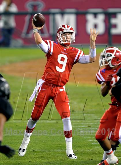 Thumbnail 1 in Servite vs. Mater Dei photogallery.