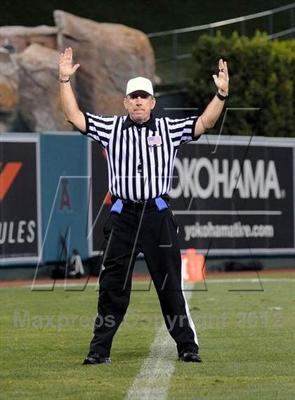 Thumbnail 1 in Servite vs. Mater Dei photogallery.