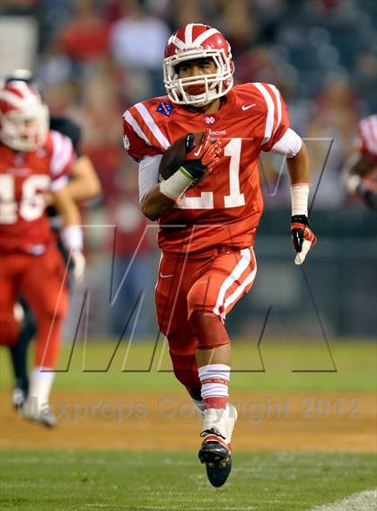 Thumbnail 3 in Servite vs. Mater Dei photogallery.