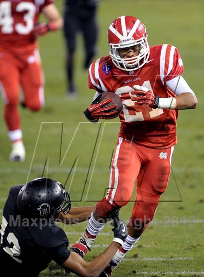 Thumbnail 1 in Servite vs. Mater Dei photogallery.