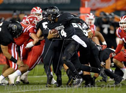 Thumbnail 2 in Servite vs. Mater Dei photogallery.