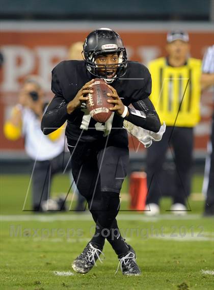Thumbnail 3 in Servite vs. Mater Dei photogallery.