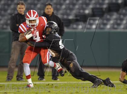 Thumbnail 3 in Servite vs. Mater Dei photogallery.