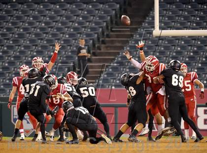 Thumbnail 2 in Servite vs. Mater Dei photogallery.