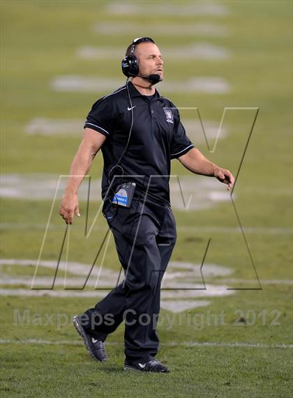 Thumbnail 3 in Servite vs. Mater Dei photogallery.