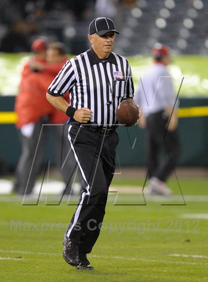 Thumbnail 2 in Servite vs. Mater Dei photogallery.