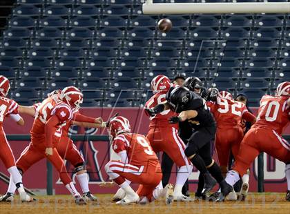 Thumbnail 1 in Servite vs. Mater Dei photogallery.