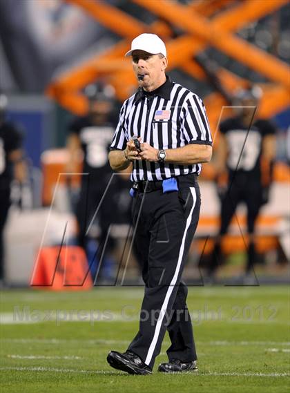 Thumbnail 3 in Servite vs. Mater Dei photogallery.