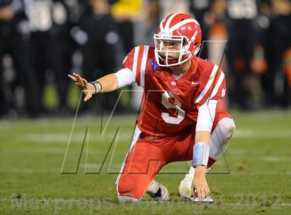Thumbnail 3 in Servite vs. Mater Dei photogallery.