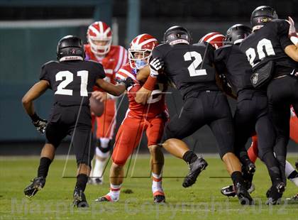 Thumbnail 2 in Servite vs. Mater Dei photogallery.