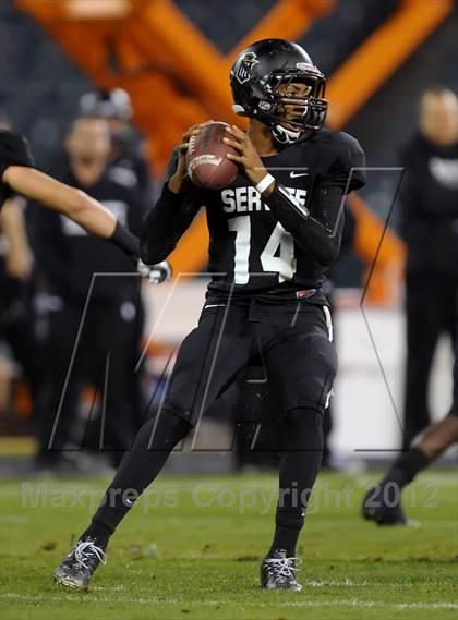 Thumbnail 2 in Servite vs. Mater Dei photogallery.