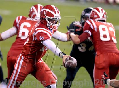 Thumbnail 3 in Servite vs. Mater Dei photogallery.