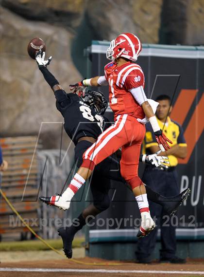 Thumbnail 2 in Servite vs. Mater Dei photogallery.