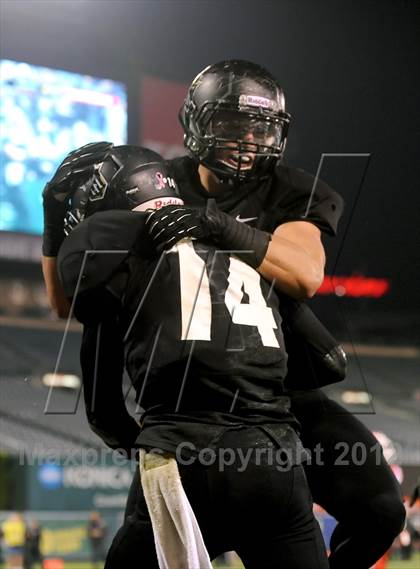 Thumbnail 2 in Servite vs. Mater Dei photogallery.