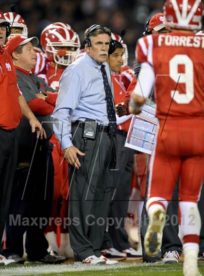 Thumbnail 2 in Servite vs. Mater Dei photogallery.