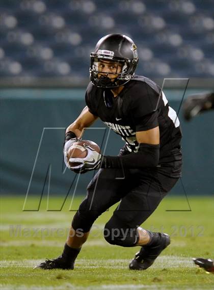 Thumbnail 3 in Servite vs. Mater Dei photogallery.