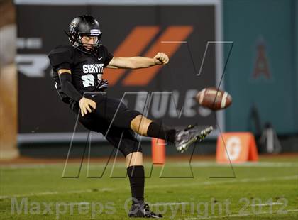 Thumbnail 3 in Servite vs. Mater Dei photogallery.