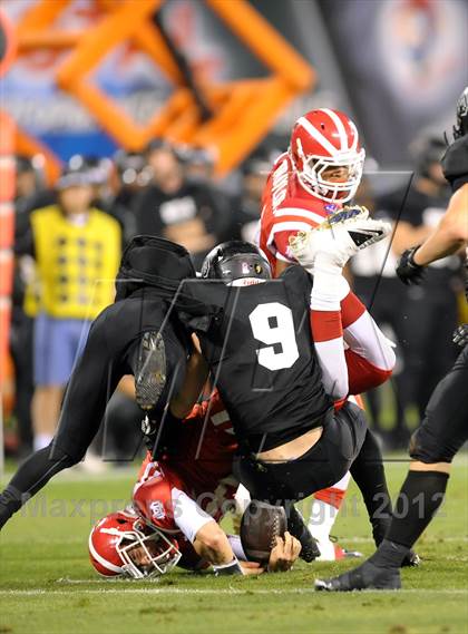 Thumbnail 2 in Servite vs. Mater Dei photogallery.