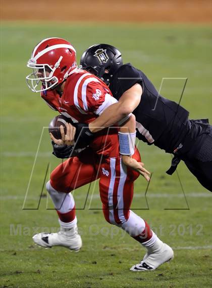 Thumbnail 2 in Servite vs. Mater Dei photogallery.