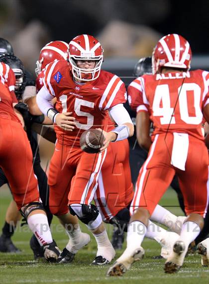 Thumbnail 1 in Servite vs. Mater Dei photogallery.