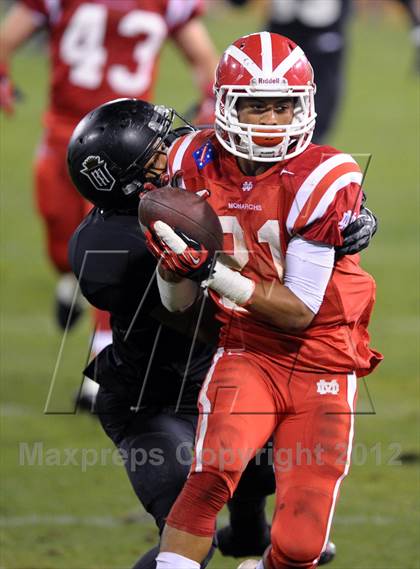 Thumbnail 3 in Servite vs. Mater Dei photogallery.