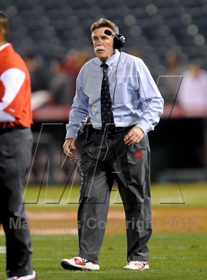 Thumbnail 2 in Servite vs. Mater Dei photogallery.