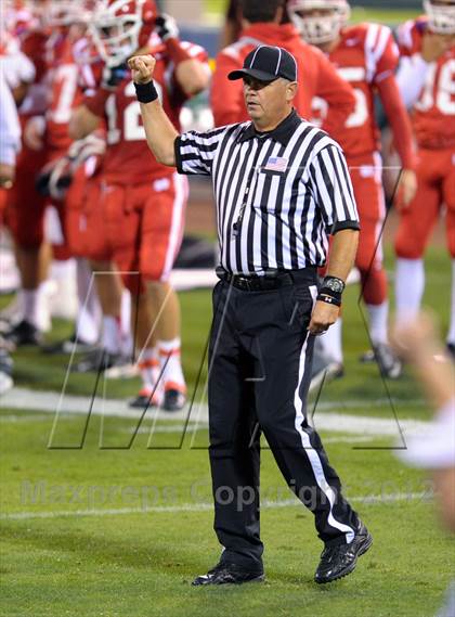Thumbnail 2 in Servite vs. Mater Dei photogallery.