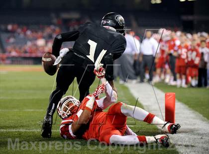 Thumbnail 1 in Servite vs. Mater Dei photogallery.