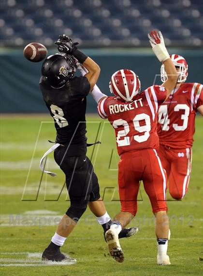 Thumbnail 2 in Servite vs. Mater Dei photogallery.