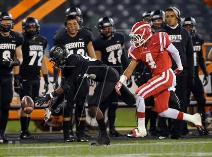 Thumbnail 3 in Servite vs. Mater Dei photogallery.