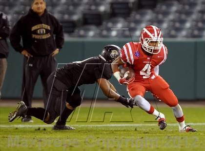 Thumbnail 3 in Servite vs. Mater Dei photogallery.