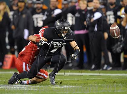 Thumbnail 3 in Servite vs. Mater Dei photogallery.