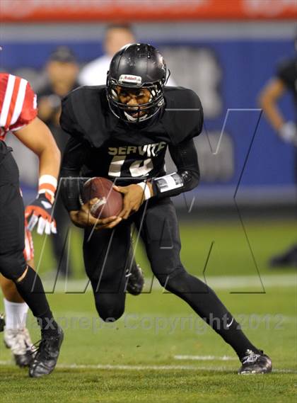 Thumbnail 3 in Servite vs. Mater Dei photogallery.