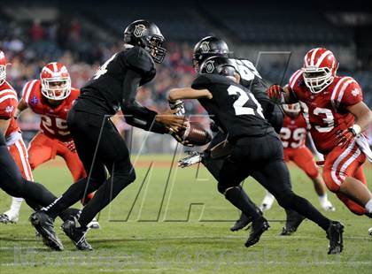 Thumbnail 2 in Servite vs. Mater Dei photogallery.