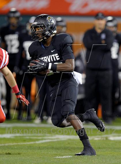 Thumbnail 3 in Servite vs. Mater Dei photogallery.