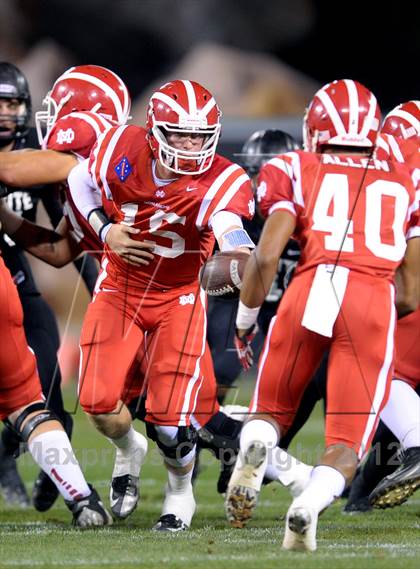 Thumbnail 2 in Servite vs. Mater Dei photogallery.