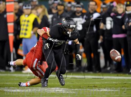 Thumbnail 2 in Servite vs. Mater Dei photogallery.